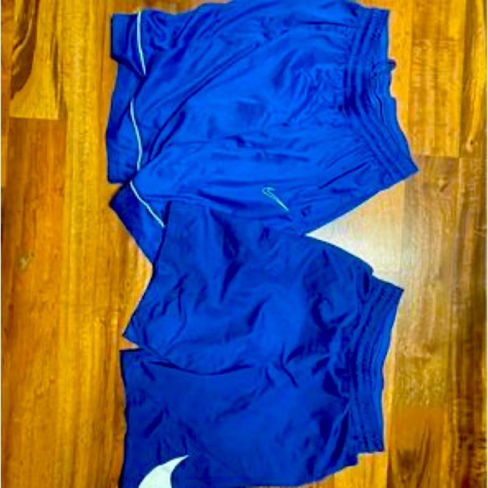 2 pairs of men’s medium Nike shorts